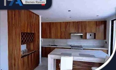 Casa amplia con acabados de lujo