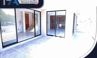 Casa amplia con acabados de lujo