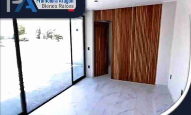 Casa amplia con acabados de lujo