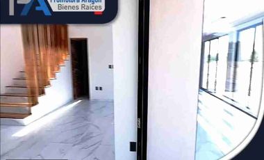 Casa amplia con acabados de lujo