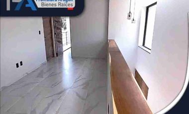 Casa amplia con acabados de lujo