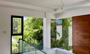 Brand new home with pool in Hillsborough Alabang
