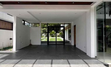 Brand new home with pool in Hillsborough Alabang