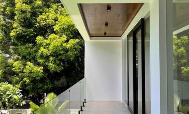 Brand new home with pool in Hillsborough Alabang