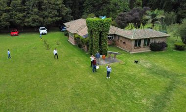 Vive en una exclusiva agrupación rodeada de tradición y naturaleza