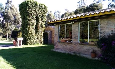Vive en una exclusiva agrupación rodeada de tradición y naturaleza