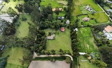 Vive en una exclusiva agrupación rodeada de tradición y naturaleza