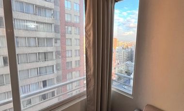 Arriendo Departamento Semi Amoblado a pasos de Metro Moneda