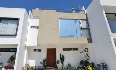 RESIDENCIA DISPONIBLE EN FRACCIONAMIENTO MONTE REAL – ZONA LOMAS DE ANGELÓPOLIS