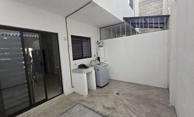 RENTA CASA AMUEBLADA CONDOMINIO HACIENDA DE LA LUZ QRO.