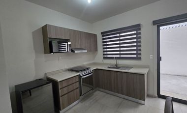 RENTA CASA AMUEBLADA CONDOMINIO HACIENDA DE LA LUZ QRO.