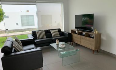 LINDA CASA EN VENTA EN CONDOMINIO CALA DEL MAR/AC 195M2/4 HAB/3 BAÑOS/TERRAZA/PISCINA/BBQ/ 2DA FILA