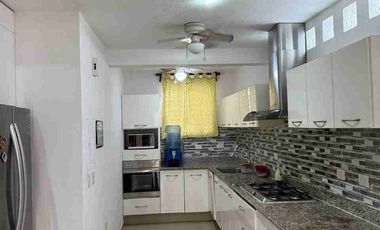 VENDO Y RENTO CASA EN AV LA LUNA