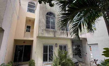 VENDO Y RENTO CASA EN AV LA LUNA