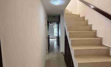 VENDO Y RENTO CASA EN AV LA LUNA
