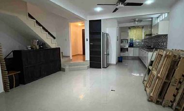 VENDO Y RENTO CASA EN AV LA LUNA