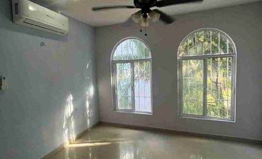 VENDO Y RENTO CASA EN AV LA LUNA