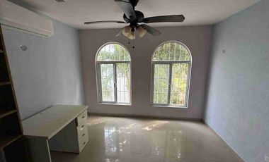 VENDO Y RENTO CASA EN AV LA LUNA