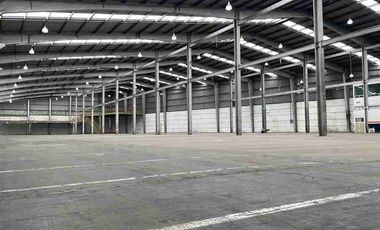 NAVE AAA EN RENTA DENTRO DEL PARQUE INDUSTRIAL,   4,000 METROS CUADRADOS TECHADOS, OFICINAS PARA 50 PERSONAS, 8 BAÑOS PARA MUJERES, 6 BAÑOS PARA HOMBRES, ANDEN DE CARGA Y DESCARGA PATIO DE MANIOBRAS AMPLIO,TRANSFORMADOR 112.5KVA,  A 5 MINUTOS DE PLANTA ARMADORA VW