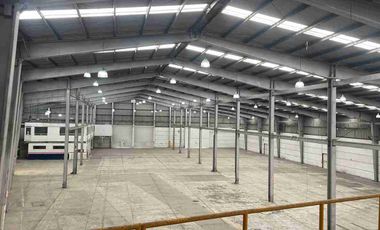 NAVE AAA EN RENTA DENTRO DEL PARQUE INDUSTRIAL,   4,000 METROS CUADRADOS TECHADOS, OFICINAS PARA 50 PERSONAS, 8 BAÑOS PARA MUJERES, 6 BAÑOS PARA HOMBRES, ANDEN DE CARGA Y DESCARGA PATIO DE MANIOBRAS AMPLIO,TRANSFORMADOR 112.5KVA,  A 5 MINUTOS DE PLANTA ARMADORA VW