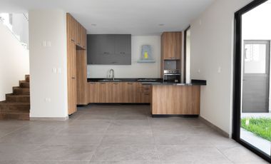 Casa en venta. Fracc. Real Campestre, Zona Country, Villahermosa, Tabasco.