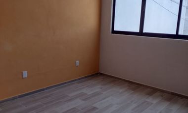 Rento amplia casa dentro de conjunto cerrado en Col. Xonaca cerca de Facultad de Lenguas 3 recamaras, cochera 2 autos $9500