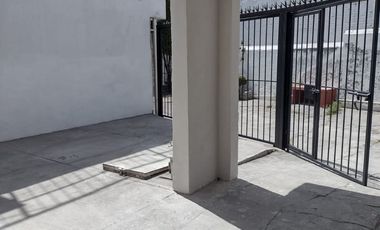 Rento amplia casa dentro de conjunto cerrado en Col. Xonaca cerca de Facultad de Lenguas 3 recamaras, cochera 2 autos $9500