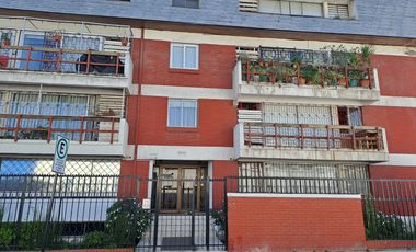 Arriendo depto 78 m2 de 3 drmitorios 1 baño estacionamiento Sta Vctoria con Seminario Providencia