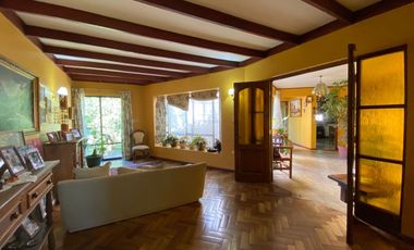 Se vende casa en Sector Residencial Jardin del Este en terreno de 3.300 M2 a pasos de calle Vicente Mendez comuna de Chillán