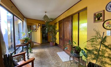 Se vende casa en Sector Residencial Jardin del Este en terreno de 3.300 M2 a pasos de calle Vicente Mendez comuna de Chillán