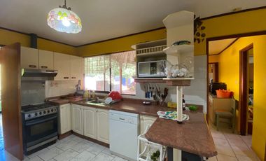 Se vende casa en Sector Residencial Jardin del Este en terreno de 3.300 M2 a pasos de calle Vicente Mendez comuna de Chillán