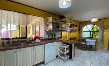 Se vende casa en Sector Residencial Jardin del Este en terreno de 3.300 M2 a pasos de calle Vicente Mendez comuna de Chillán