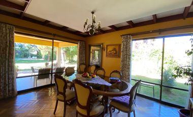 Se vende casa en Sector Residencial Jardin del Este en terreno de 3.300 M2 a pasos de calle Vicente Mendez comuna de Chillán