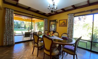 Se vende casa en Sector Residencial Jardin del Este en terreno de 3.300 M2 a pasos de calle Vicente Mendez comuna de Chillán