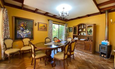 Se vende casa en Sector Residencial Jardin del Este en terreno de 3.300 M2 a pasos de calle Vicente Mendez comuna de Chillán