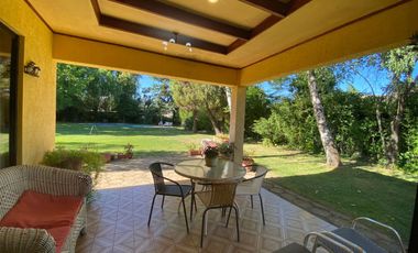 Se vende casa en Sector Residencial Jardin del Este en terreno de 3.300 M2 a pasos de calle Vicente Mendez comuna de Chillán