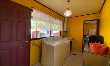 Se vende casa en Sector Residencial Jardin del Este en terreno de 3.300 M2 a pasos de calle Vicente Mendez comuna de Chillán
