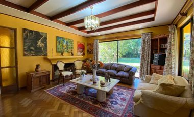 Se vende casa en Sector Residencial Jardin del Este en terreno de 3.300 M2 a pasos de calle Vicente Mendez comuna de Chillán
