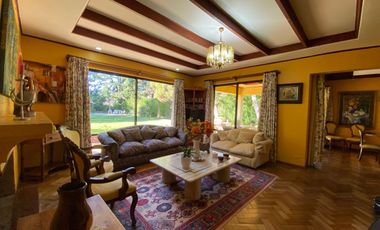 Se vende casa en Sector Residencial Jardin del Este en terreno de 3.300 M2 a pasos de calle Vicente Mendez comuna de Chillán