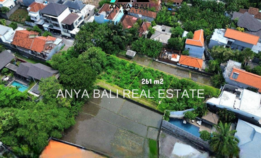 Tanah 261 m2 Kawasan Villa di Semer Kerobokan Bali