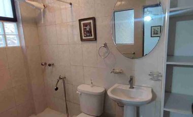 Alquilo suite amoblada