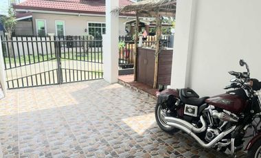 5BR House with Pool 241sqm Corner 3-level Roofdeck Compostela