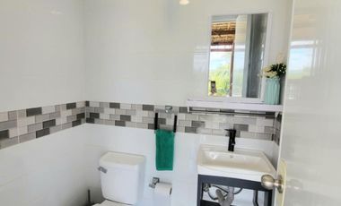 5BR House with Pool 241sqm Corner 3-level Roofdeck Compostela