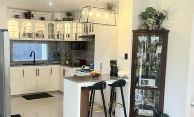 5BR House with Pool 241sqm Corner 3-level Roofdeck Compostela