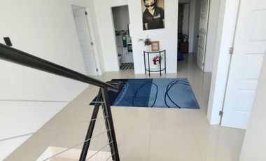 5BR House with Pool 241sqm Corner 3-level Roofdeck Compostela