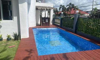 5BR House with Pool 241sqm Corner 3-level Roofdeck Compostela