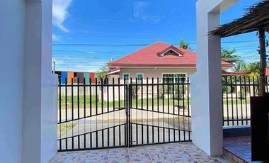 5BR House with Pool 241sqm Corner 3-level Roofdeck Compostela