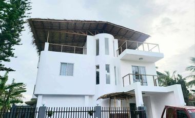 5BR House with Pool 241sqm Corner 3-level Roofdeck Compostela