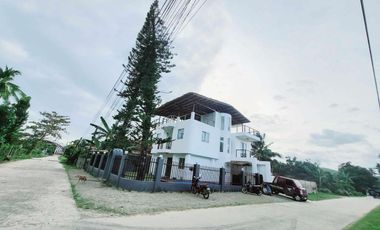 5BR House with Pool 241sqm Corner 3-level Roofdeck Compostela