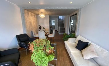 LINDO DEPARTAMENTO DÚPLEX EN LINDA ZONA DE  CASUARINAS SUR